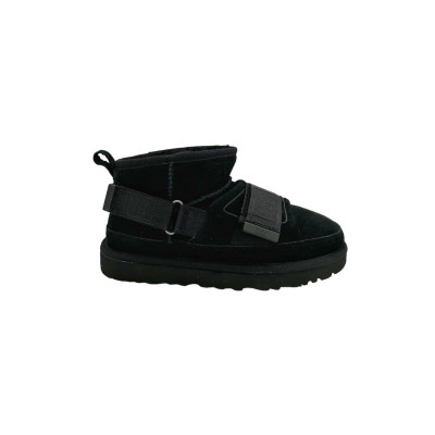 Уггі Classic Ultra Mini Hybrid Black – класика в сучасному виконанні