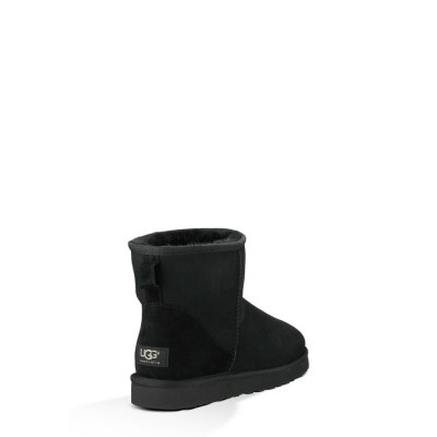 Уггі Men's Classic Mini Black – зручність і тепло у кожному кроці Уггі Men's Classic Mini Black – зручність і тепло у кожному кроці