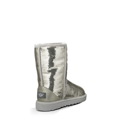 Уггі Sparkles Classic Short Silver – сяючий стиль і тепло Уггі Sparkles Classic Short Silver – сяючий стиль і тепло